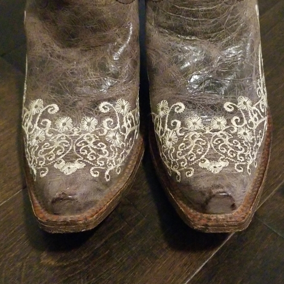 Size 8 Corral Vintage boots - Picture 4 of 4